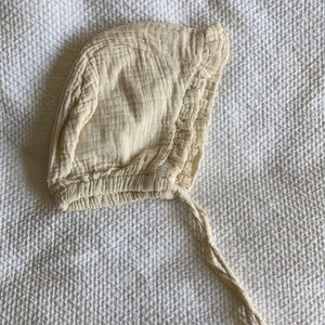 Muslin baby bonnet